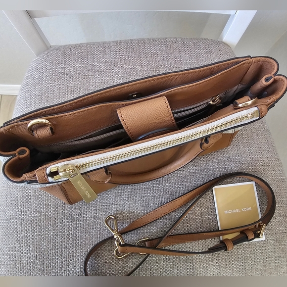 Michael Kors Cream and Tan Satchel - Picture 5 of 11